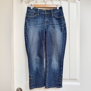 Esprit Y2K Low Rise Vintage Wash Capri Jeans with Button Detail at Cuff. Size 4